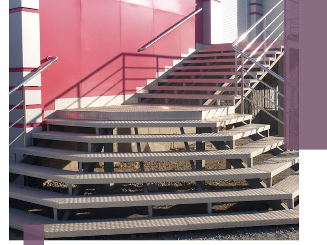 Лестницы для магазина в Кузнецке — изготовление и монтаж