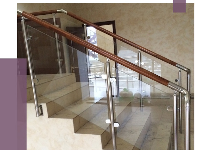 Комбинированные перила из металла и дерева в Кузнецке