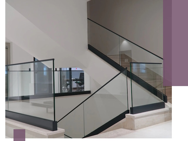 Стеклянные перила премиум-класса с установкой в Кузнецке