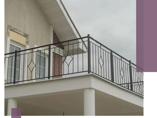 Изготовление балконных ограждений в Кузнецке из металла и стекла